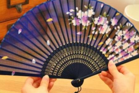 12星座适合拿什么古风扇子