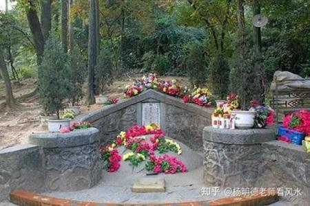 祖坟里放什么破风水，放什么好
