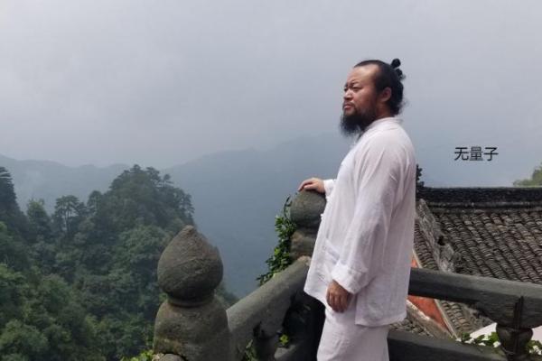 风水先生砸房子