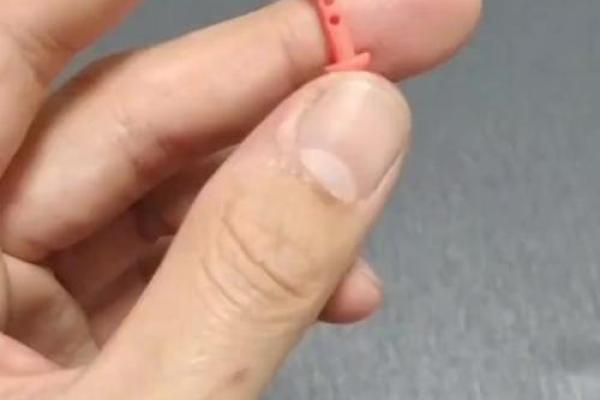 八字套皮筋绑法