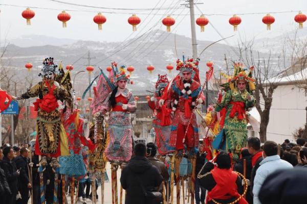 传统民俗闹元宵 传统民俗闹元宵吃什么