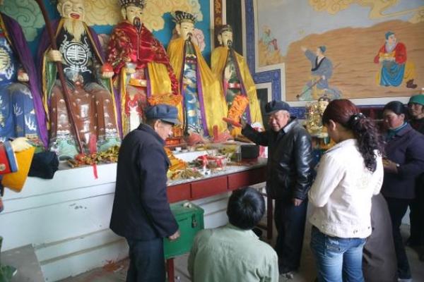去寺庙求神拜哪个灵签