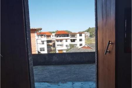 大门对着房子角风水好吗