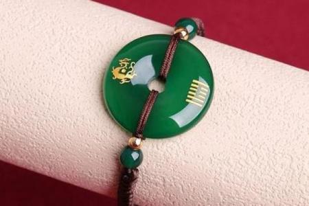 八字属木佩戴什么