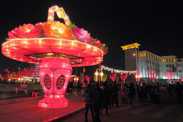 车公灵签第三十二签：银灯火树耀长天