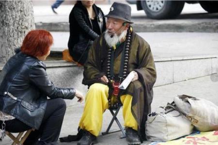 这该死的算命先生说的话，我到底该不该相信呢？