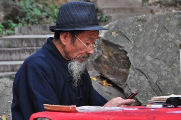 梦见不相信算命先生的话 梦见不相信算命先生的话