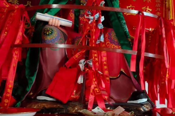 月老姻缘灵签42签 月老灵签第42签 中？