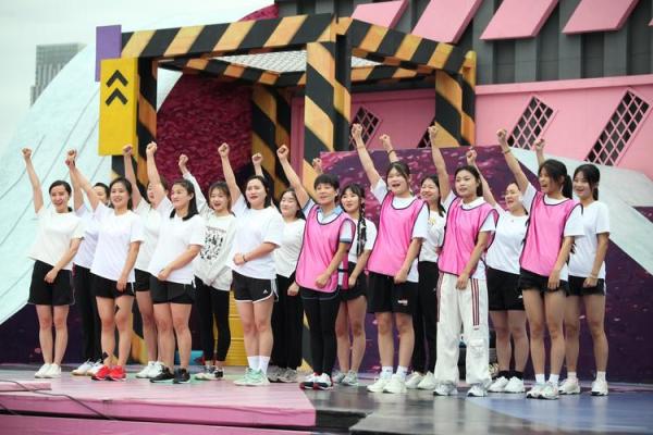 敢参加国外版男生女生向前冲,八字不是一般的硬 敢参加国外版男生女生向前冲,八字不是一般的硬