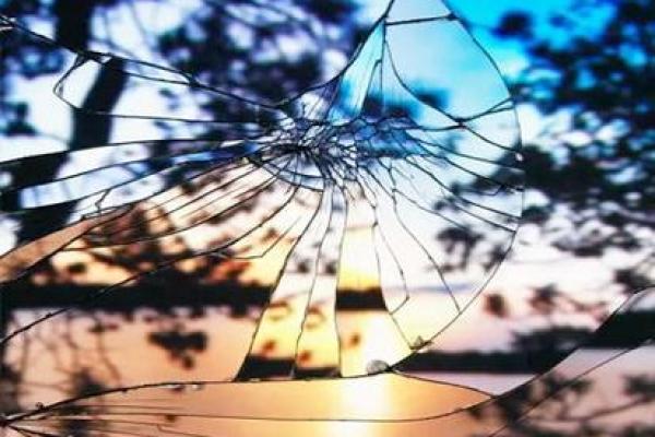 风水上打破镜子是什么预兆 风水上打破镜子是什么预兆