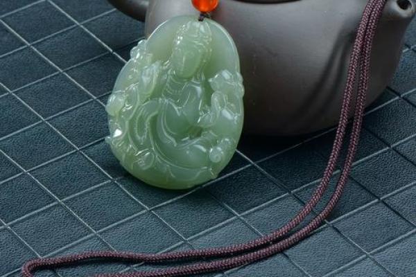 男士佩戴观音吊坠到底好不好呢 男士佩戴观音吊坠到底好不好呢