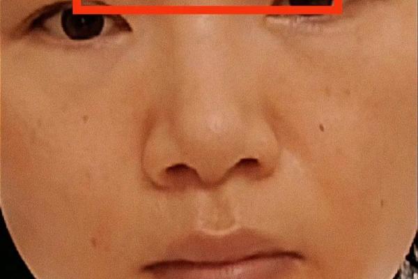 八字纹的女人是穷相吗？