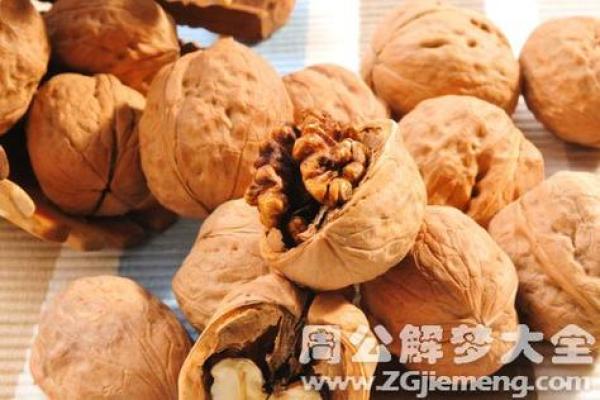 八字真硬!老太家中“核桃锤”竟是沉睡手榴弹,二十余年安然无恙 八字真硬!老太家中“核桃锤”竟是沉睡手榴弹,二十余年安然无恙