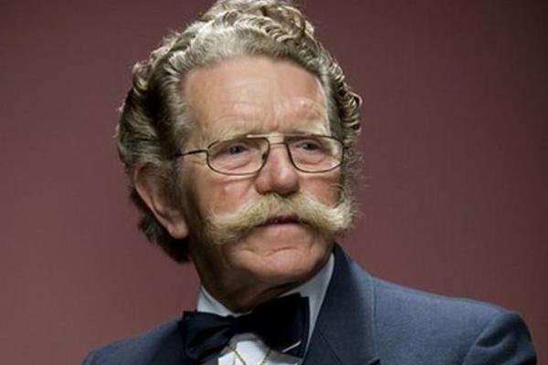 八字胡胡子 八字胡胡子