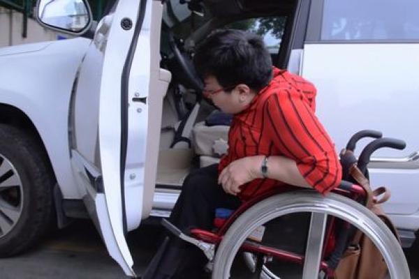 开车摔跤了还能去算命吗