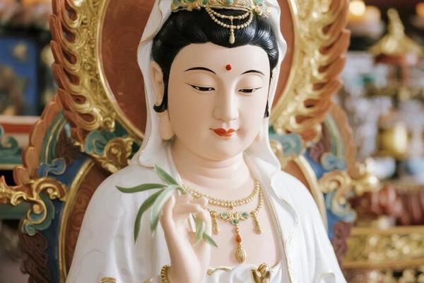 观音痣意味着什么 观音痣的女人福气好吗 观音痣意味着什么 观音痣的女人福气好吗