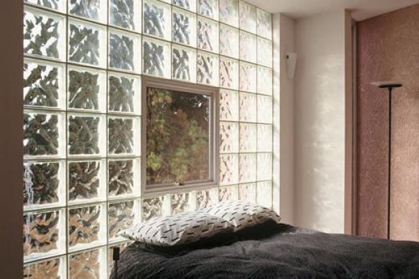 风水:卧室和客厅之间用玻璃墙 风水:卧室和客厅之间用玻璃墙