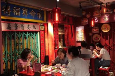 汕头一景区有多个算命摊？工作人员：他们按书来说，不准也没办法