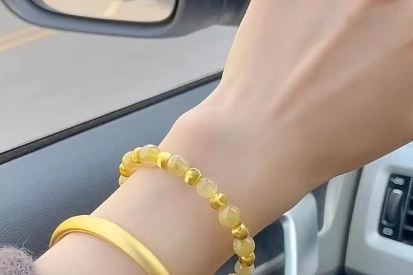 风水金命的人佩戴什么最好水晶还是玛瑙