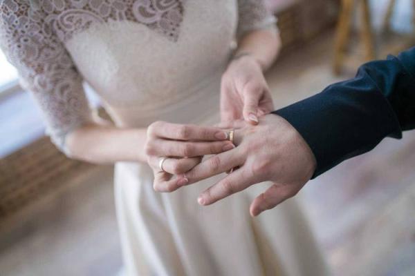 八字不合的两个人在一起结婚会怎么样 八字不合的两个人在一起结婚会怎么样